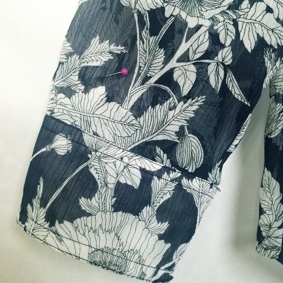 Liz Claiborne Navy White Floral Sheer Button Up Long Slv Size See Measurement's - Picture 4 of 8